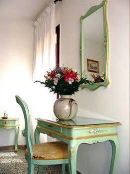 Alex Hotel Venesia Bagian luar foto